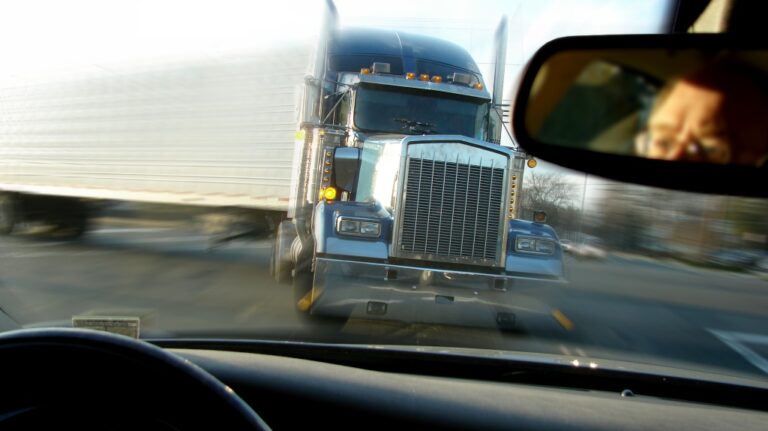 Who’s At Fault in an Illinois Semi-Truck Accident?