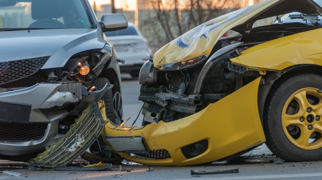 car accident involving a taxi car