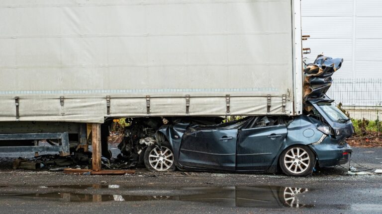 The Top 5 Mistakes to Avoid After a Truck Accident in Illinois