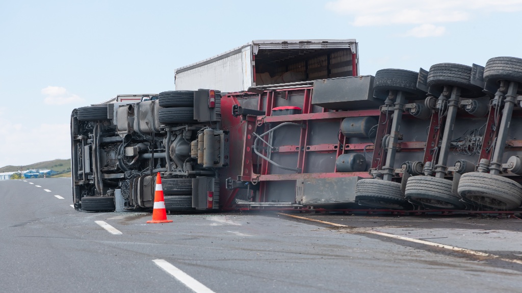 Truck overturned on an interurban road