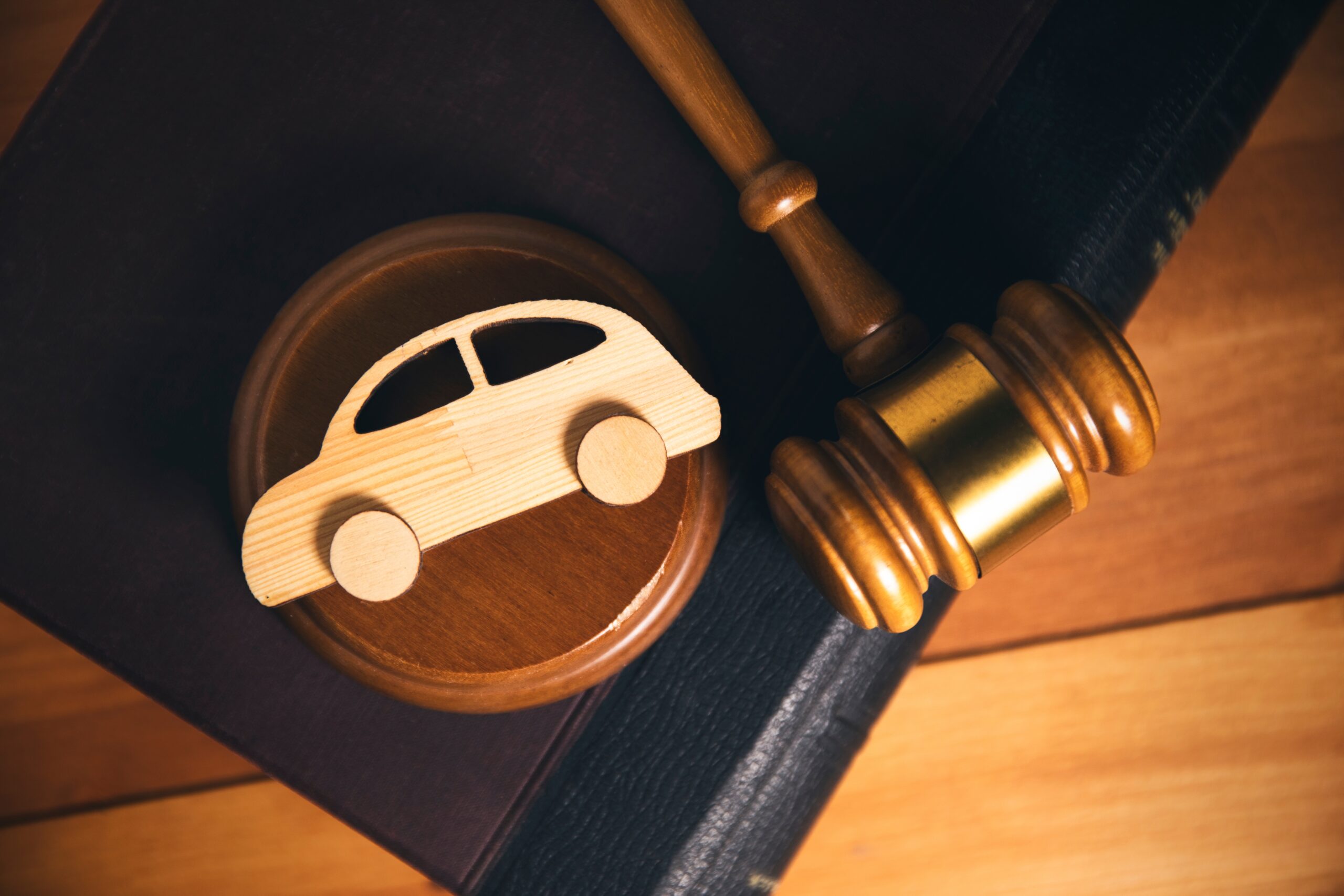 car icon with a gavel