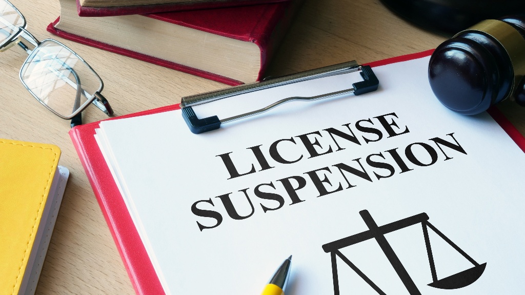 License suspension and judge's gavel